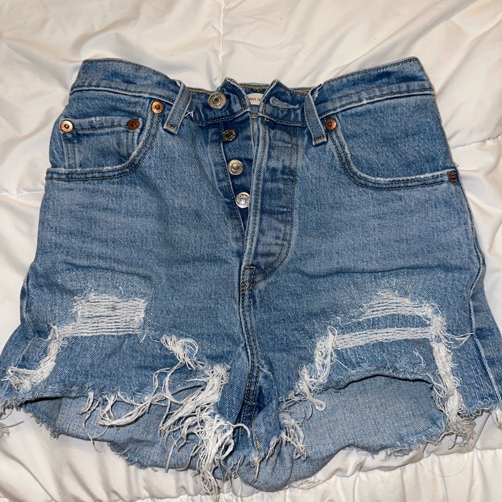 Levi’s Ribcage Shorts